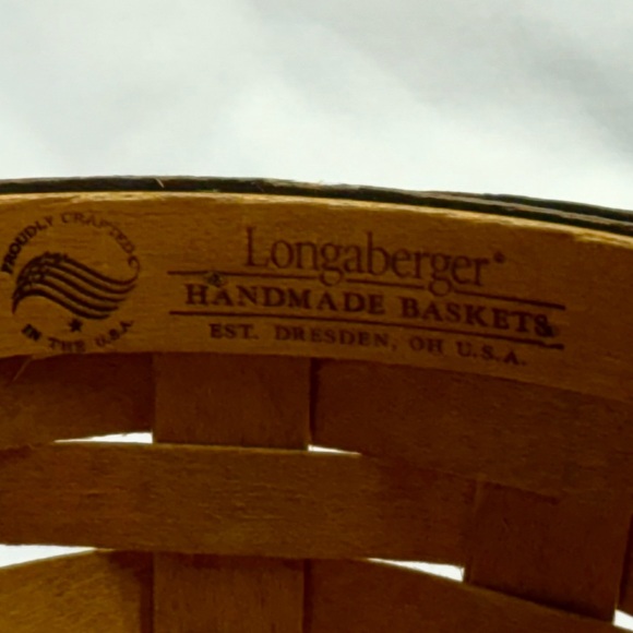 Longaberger Small Basket w/leather handles - Picture 4 of 5
